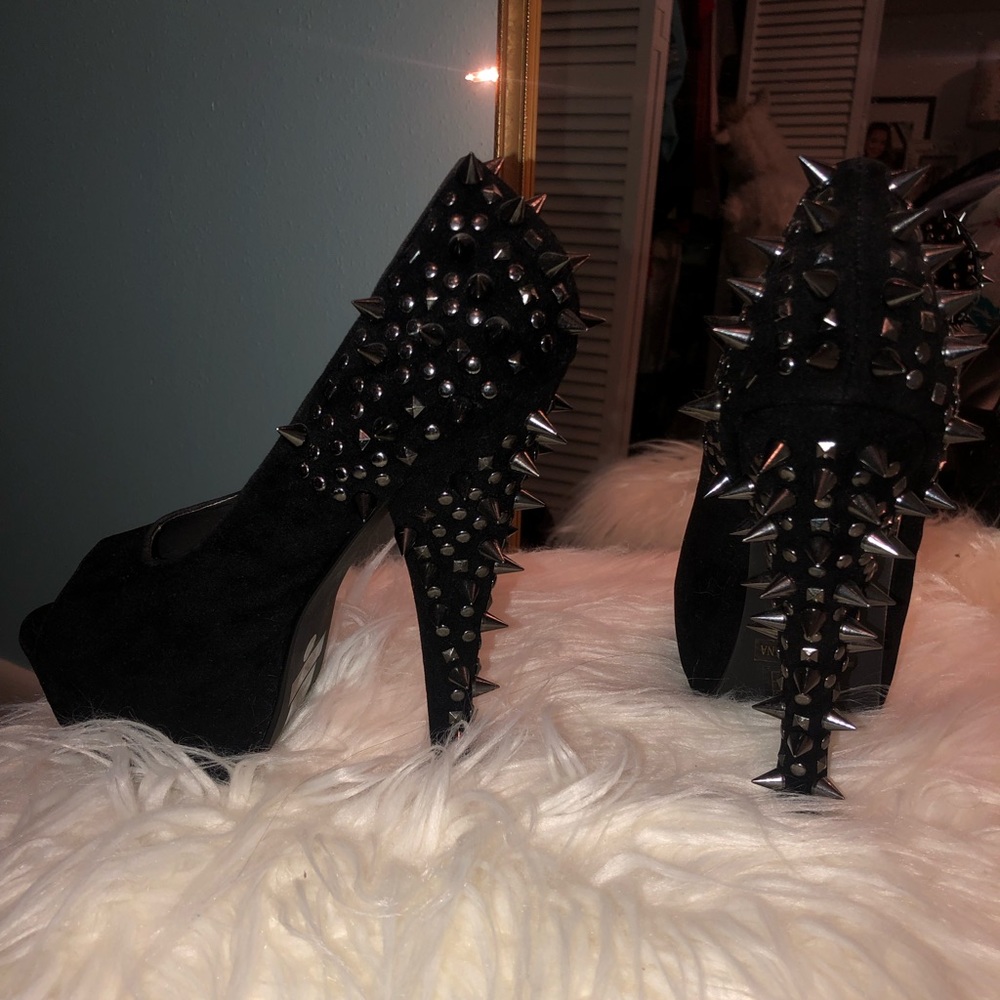 JAW-DROPPING 6” sz 8 Bettie Page Spiked Heels